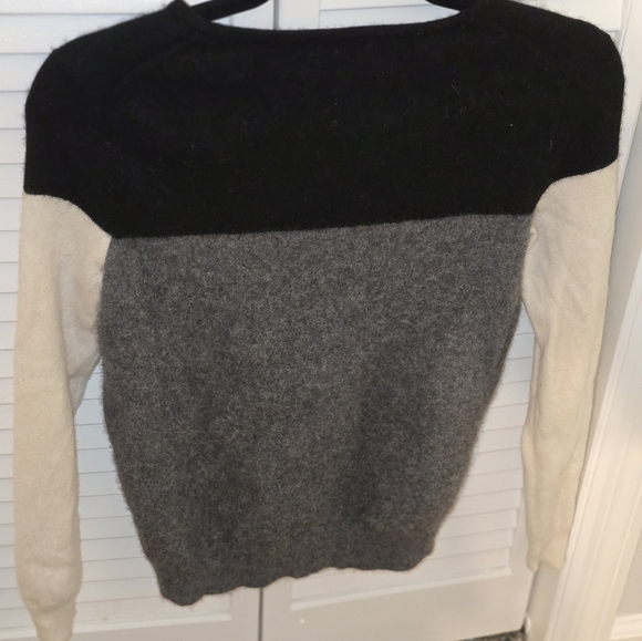 Indulge Cashmere Colorblock 100% Cashmere Sweater – Size Small - Picture 2 of 4